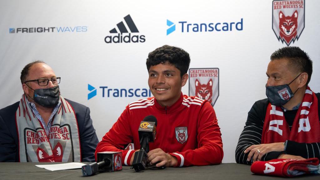 red-wolves-signing